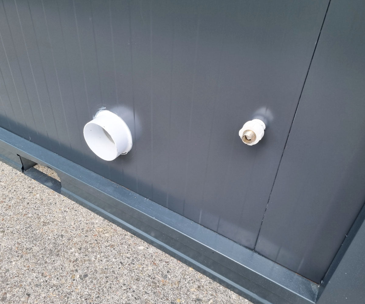 CONTENEDOR SANITARIO WC - URINARIO- CON DOBLE CABINA PARA (HOMBRE Y MUJER) 240X120M