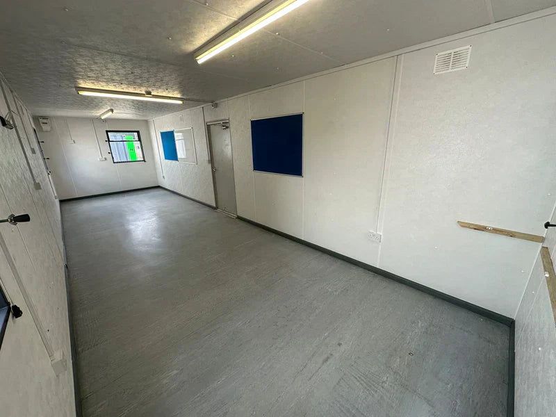 CONTENEDOR DE OFICINA DE 9,7 x 3M