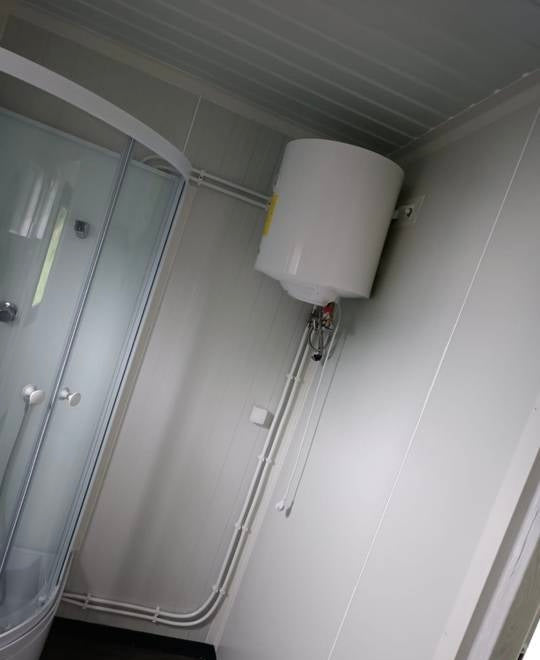 CONTENEDOR DE OFICINA CON BAÑO 6x3M