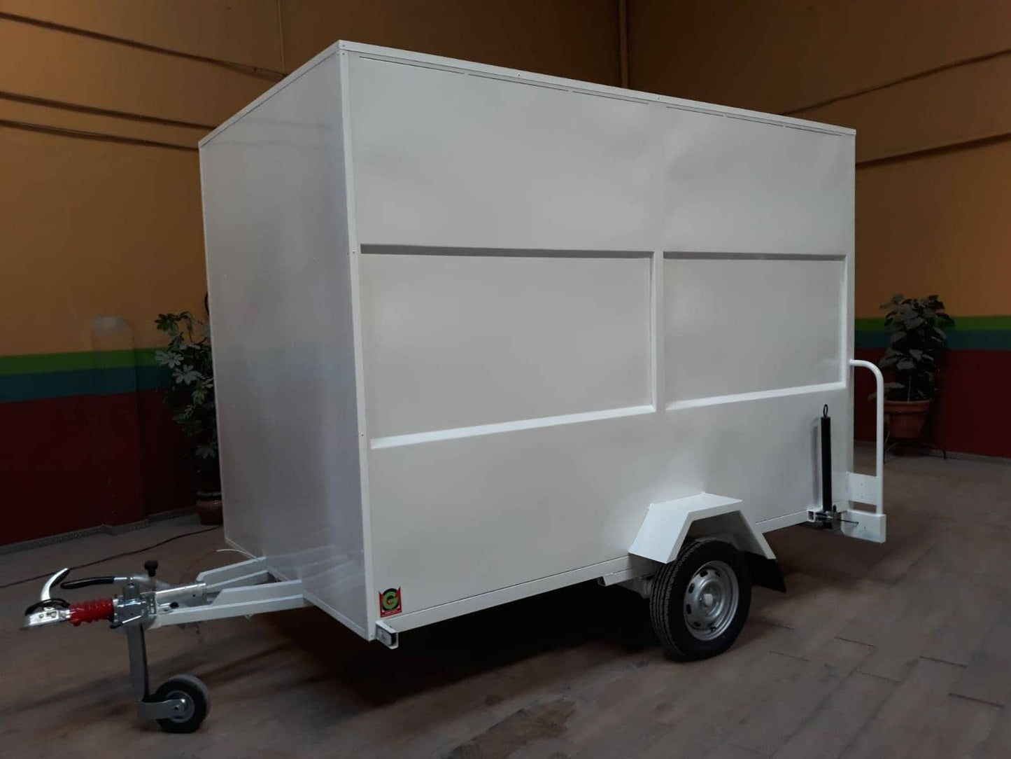 Remolque Cerrado Chapa y Poliéster