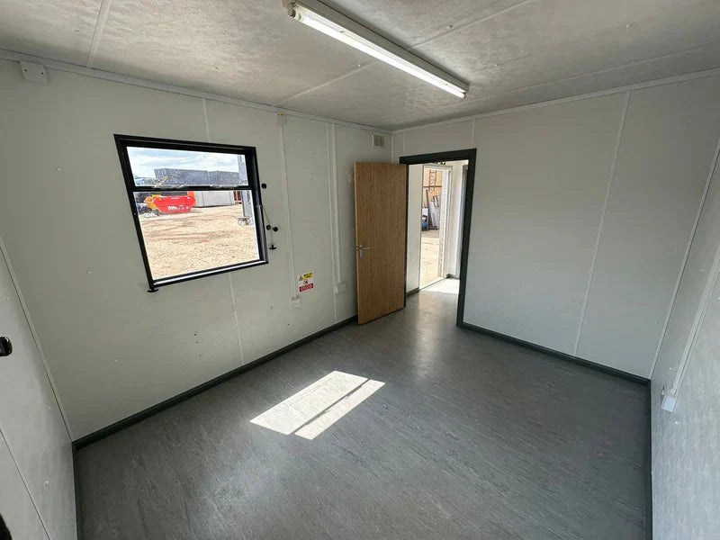 CONTENEDOR OFICINA 9,7 X 3 M