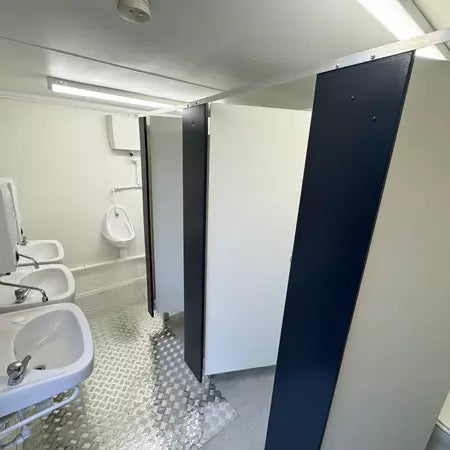 BLOQUE DE SANITARIOS 3+1 4,8 X 2,7M