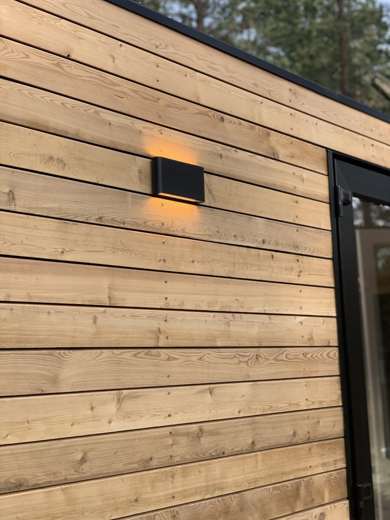 OFICINA DE JARDÍN PREFABRICADA OFICINA DE JARDÍN CON CONTENEDOR V1 / 13.2M2