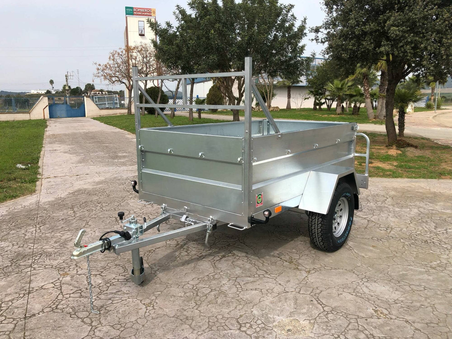 Remolque Basculante por Inercia Todo Terreno con freno