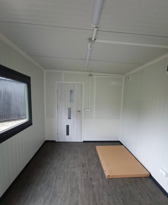 CONTENEDOR DE OFICINA CON BAÑO 6x3M