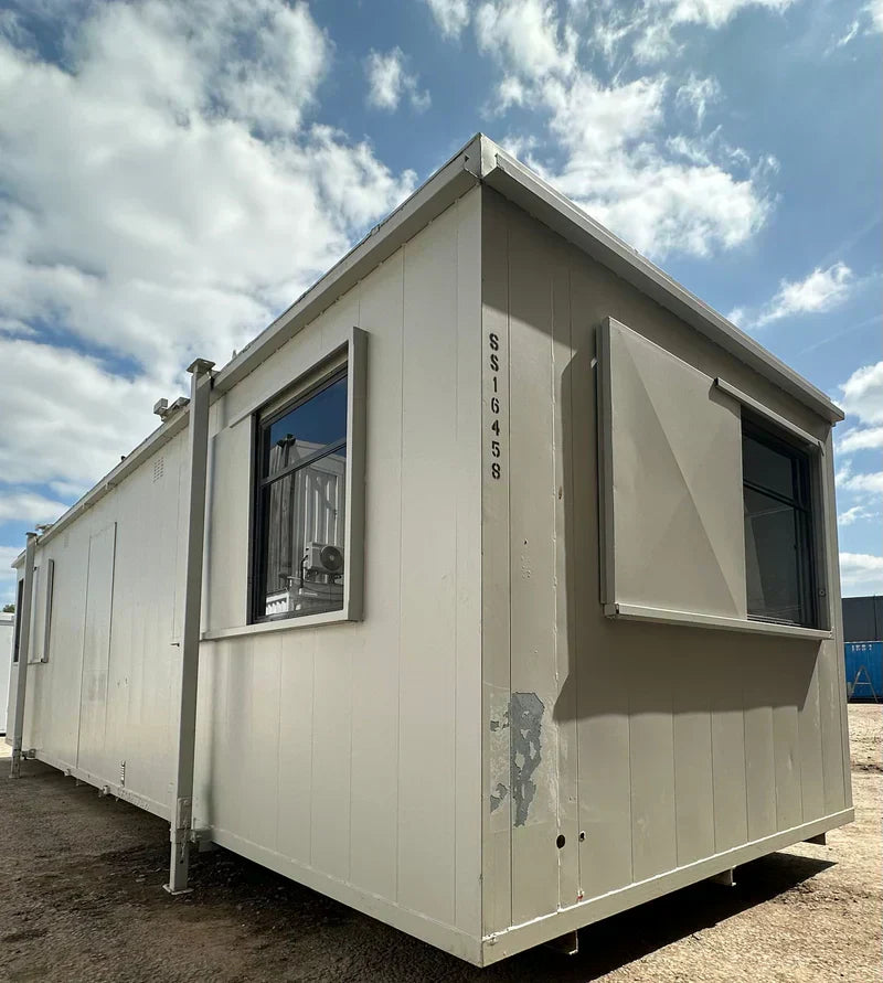 CONTENEDOR DE OFICINA DE 9,7 x 3M