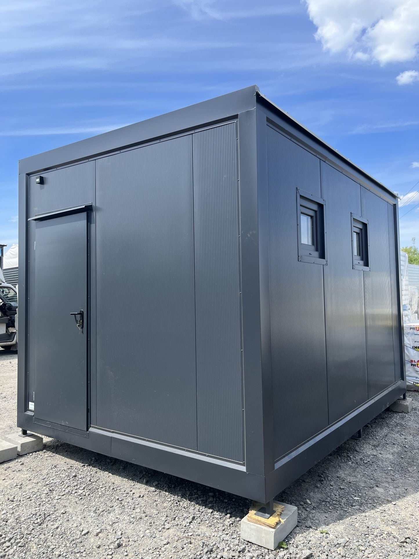 CONTENEDOR SANITARIO-2 URINARIOS-2 INODOROS-2 LAVABOS-DUCHA CON CALDERA (4X3X2,9M)