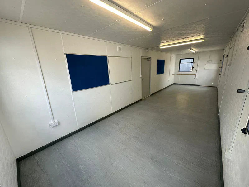 CONTENEDOR DE OFICINA DE 9,7 x 3M