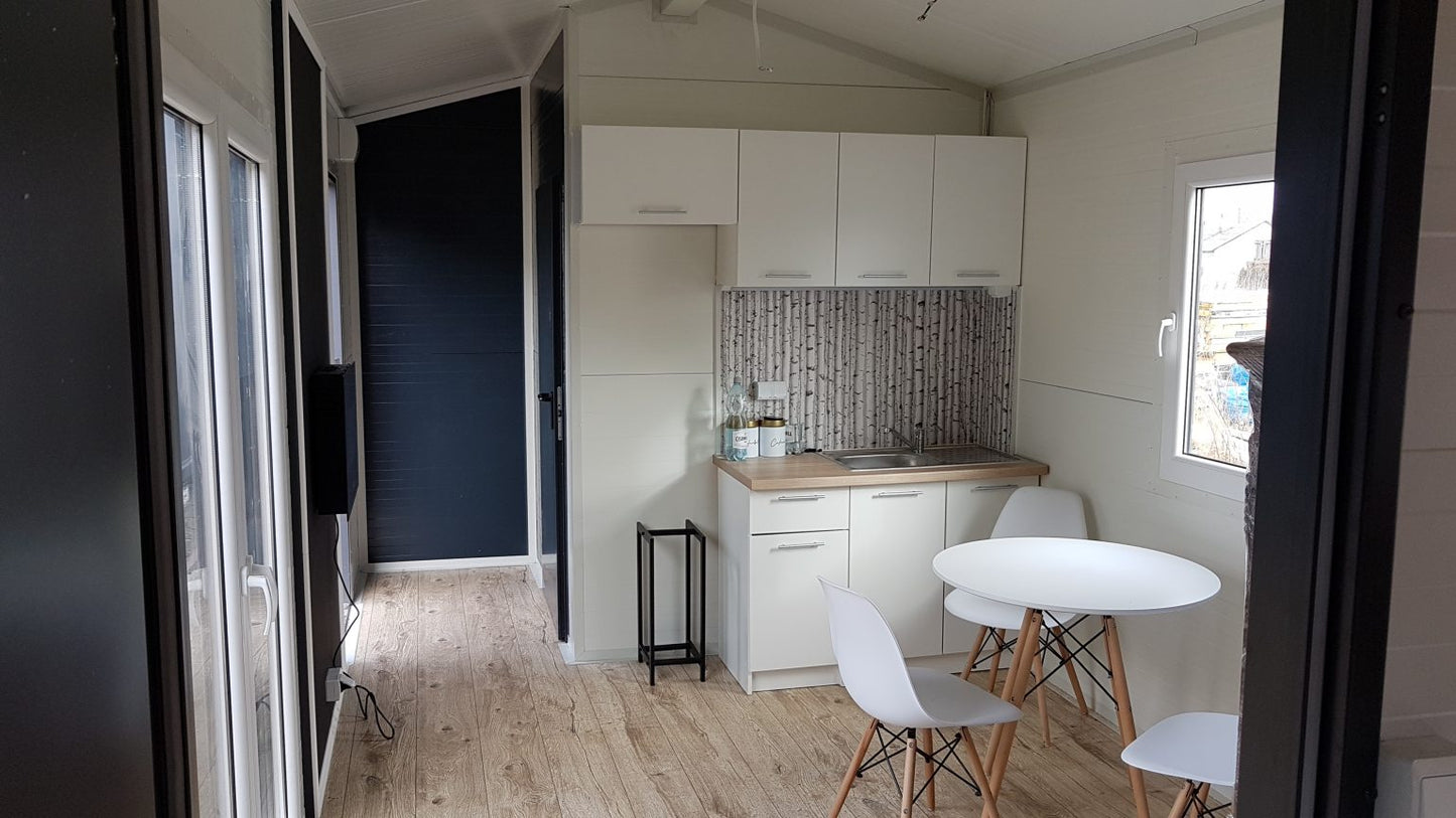 CONTENEDOR HABITABLE 8X3M