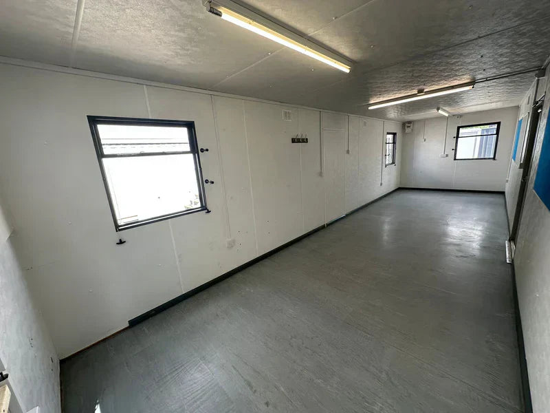 CONTENEDOR DE OFICINA DE 9,7 x 3M