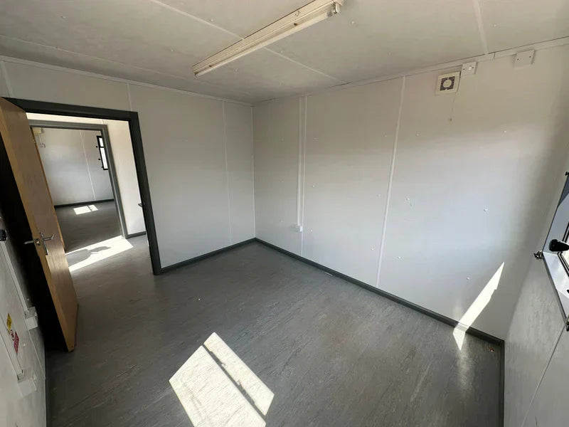 CONTENEDOR OFICINA 9,7 X 3 M