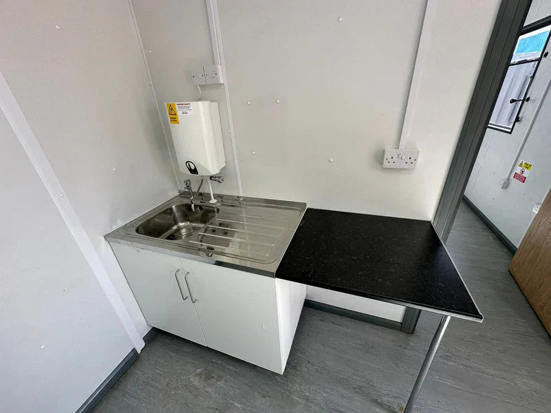 CONTENEDOR OFICINA 9,7 X 3 M