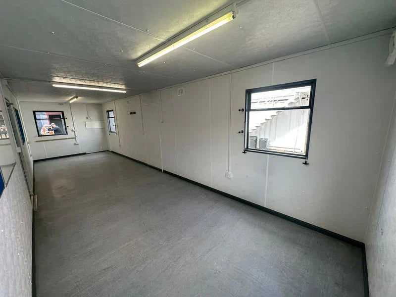 CONTENEDOR DE OFICINA DE 9,7 x 3M