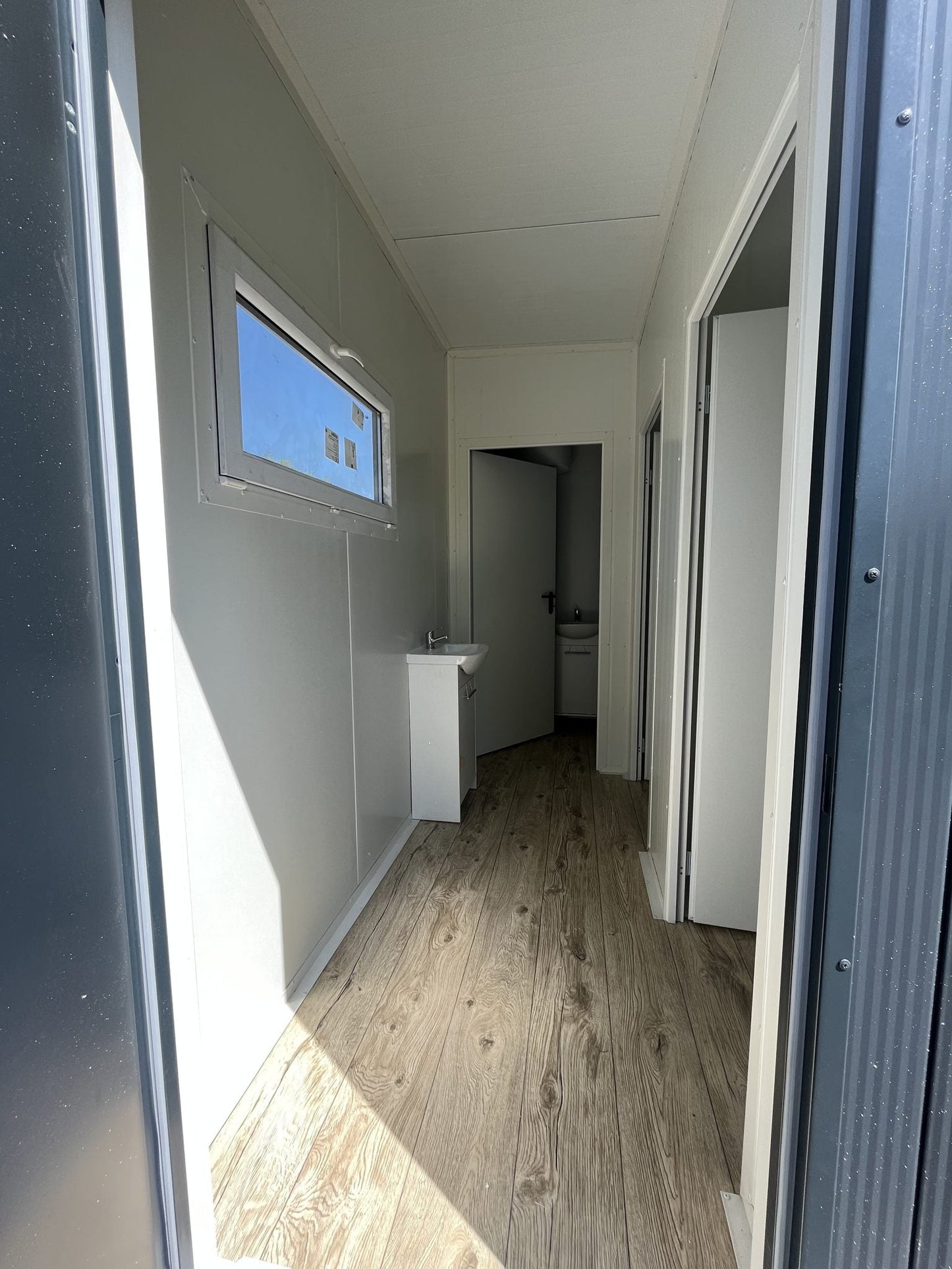 CONTENEDOR SANITARIO-2 URINARIOS-2 INODOROS-2 LAVABOS-DUCHA CON CALDERA (4X3X2,9M)