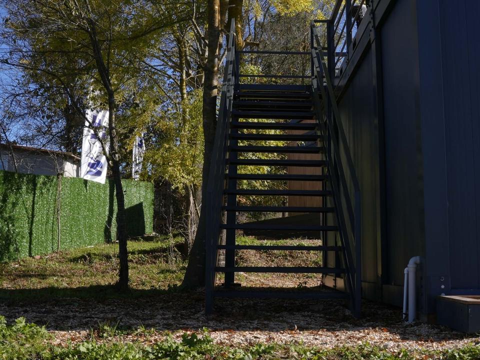 CAFETERÍA CONTENEDOR CON PORCHE Y TERRAZA