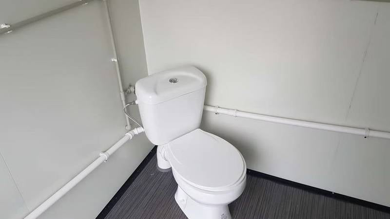 REMOLQUE SANITARIO CON DOBLE ASEO