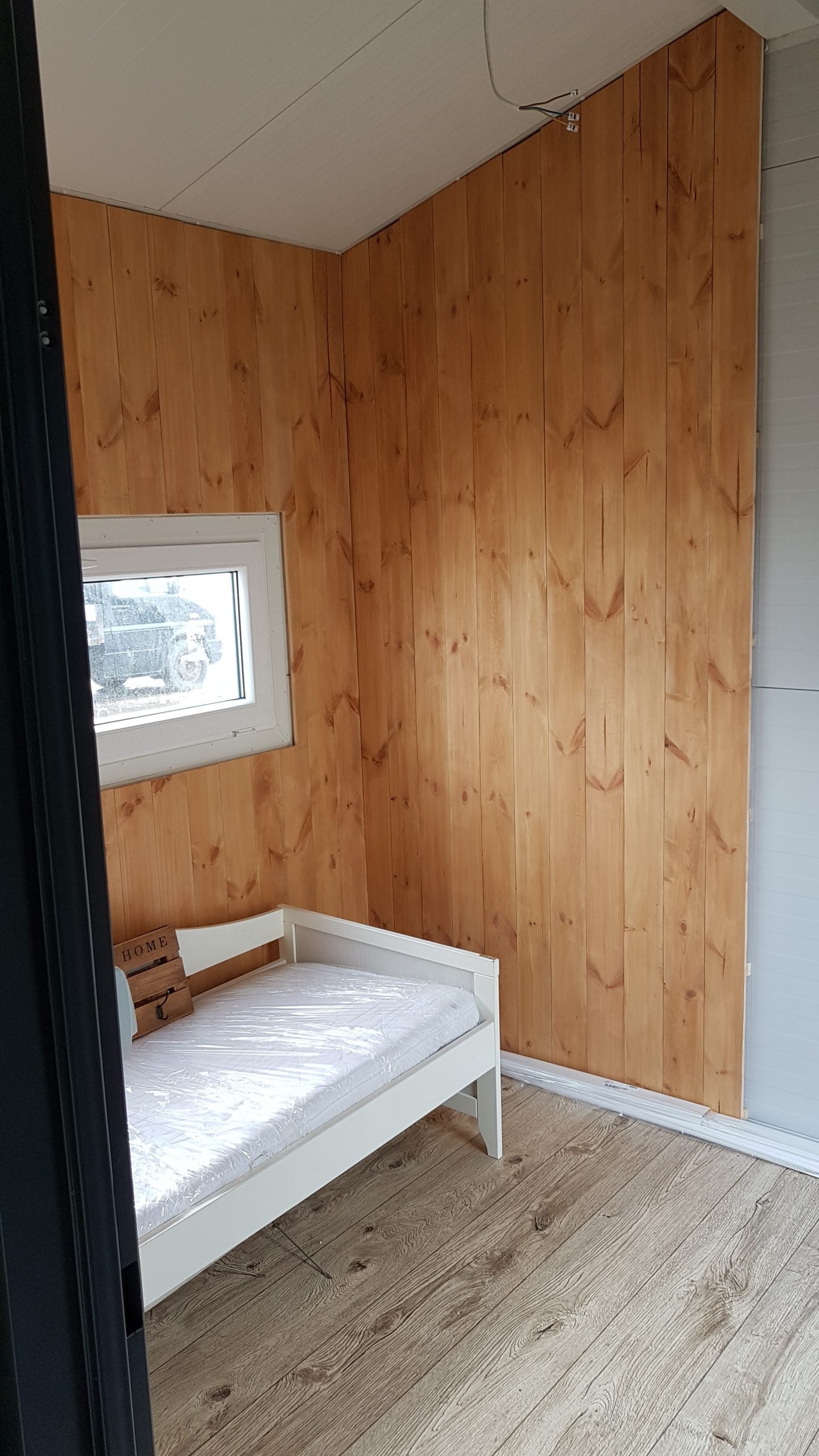 CONTENEDOR HABITABLE 8X3M