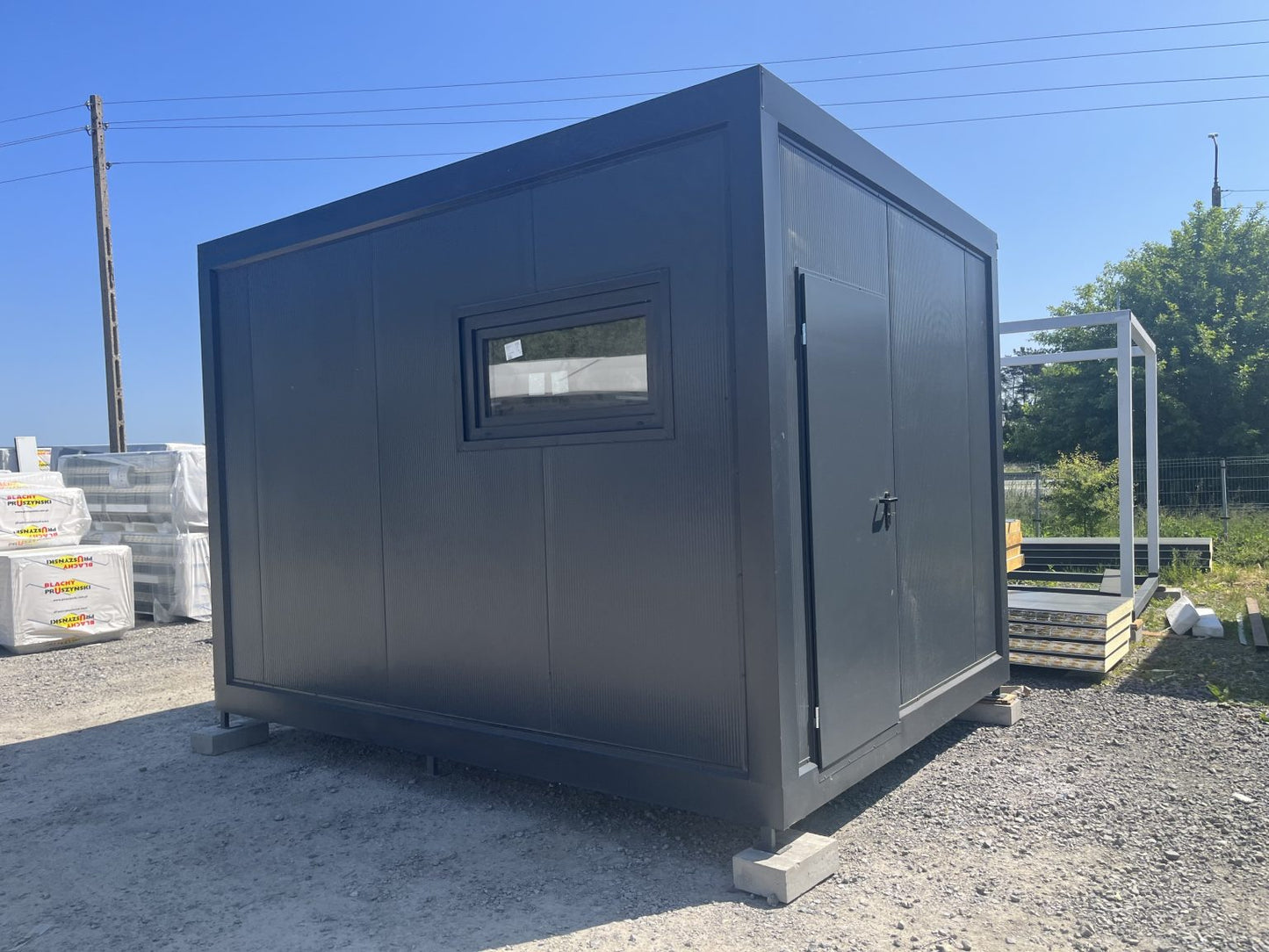 CONTENEDOR SANITARIO-2 URINARIOS-2 INODOROS-2 LAVABOS-DUCHA CON CALDERA (4X3X2,9M)