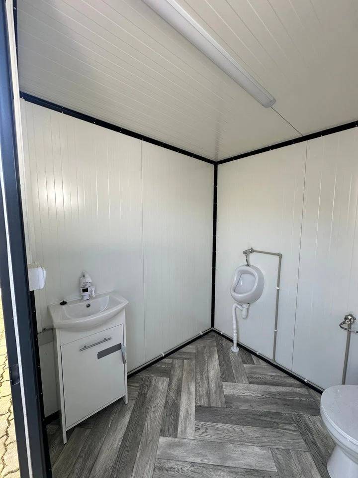 CONTENEDOR SANITARIO CON INODORO Y URINARIO