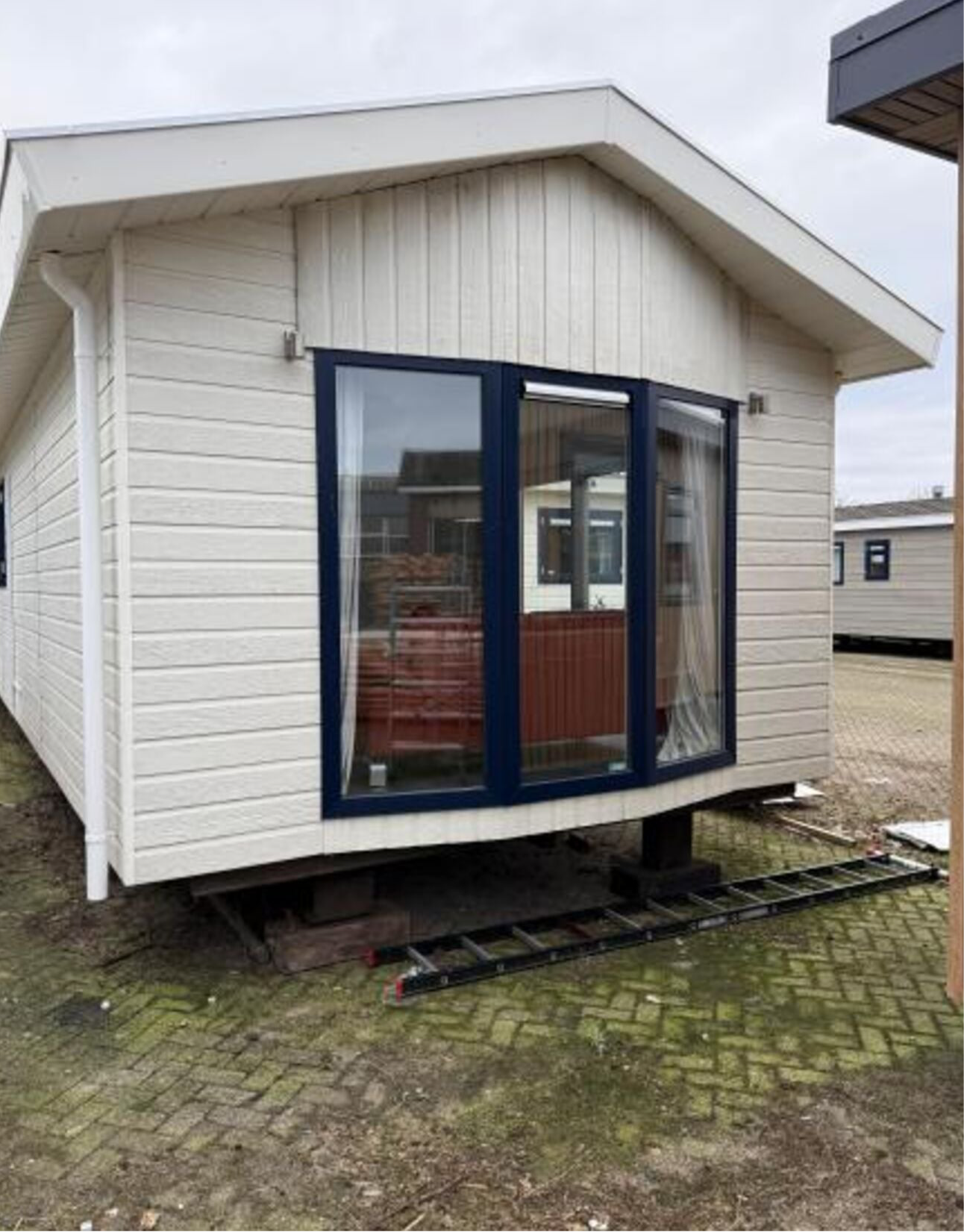 CASA MÓVIL FORMA L (10,35 X 8,55 M)