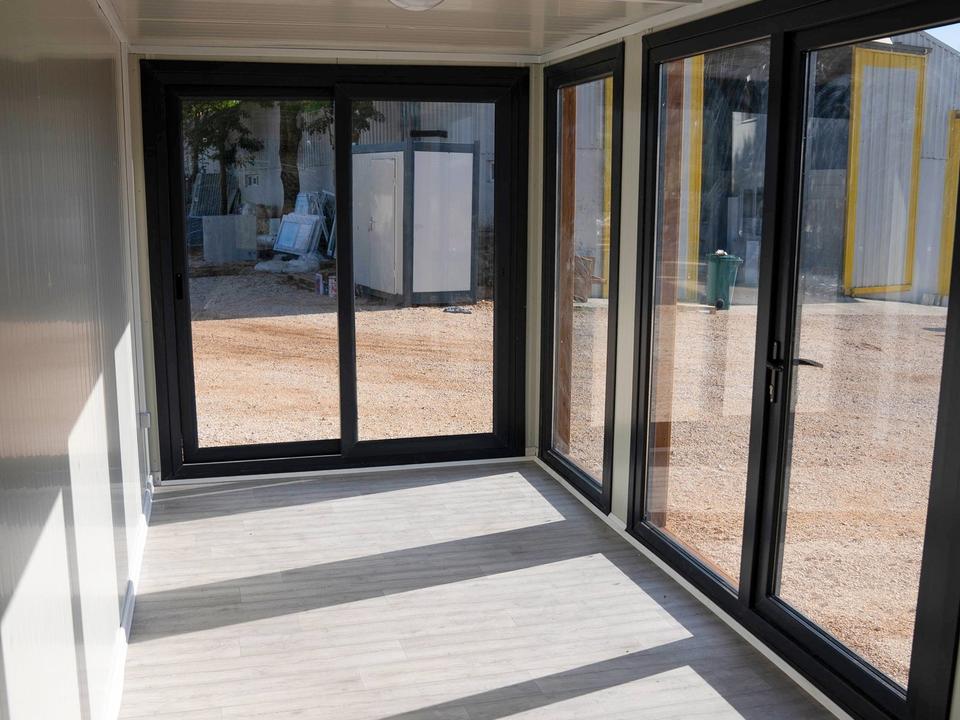 CONTENEDOR DE OFICINA 240 X 600 LUZ DE LUNA