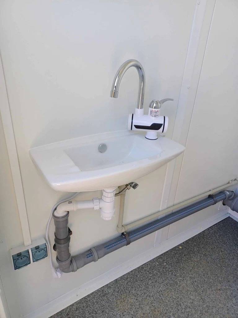 CONTENEDOR SANITARIO DOBLE DE 2 CABINAS