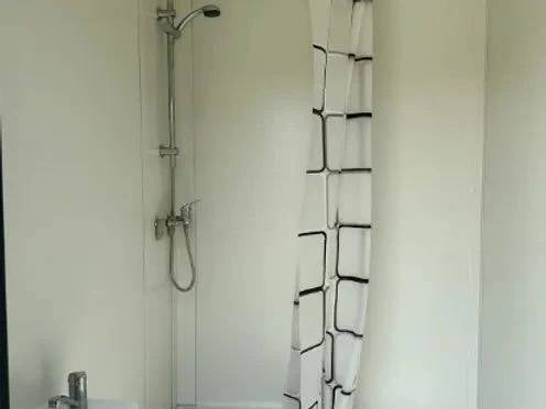 CONTENEDOR SANITARIO CON 3 CABINAS