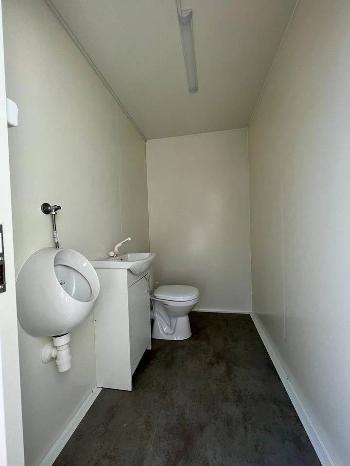 REMOLQUE SANITARIO AUTÓNOMO CON TANQUES