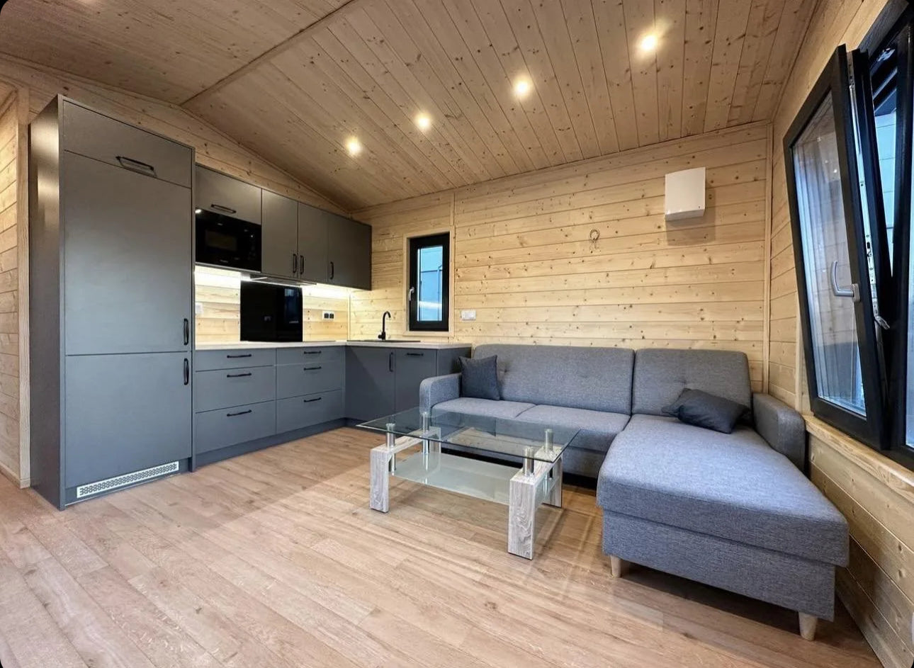 CASA MÓVIL MONTANAS (10 X 3,8 M)