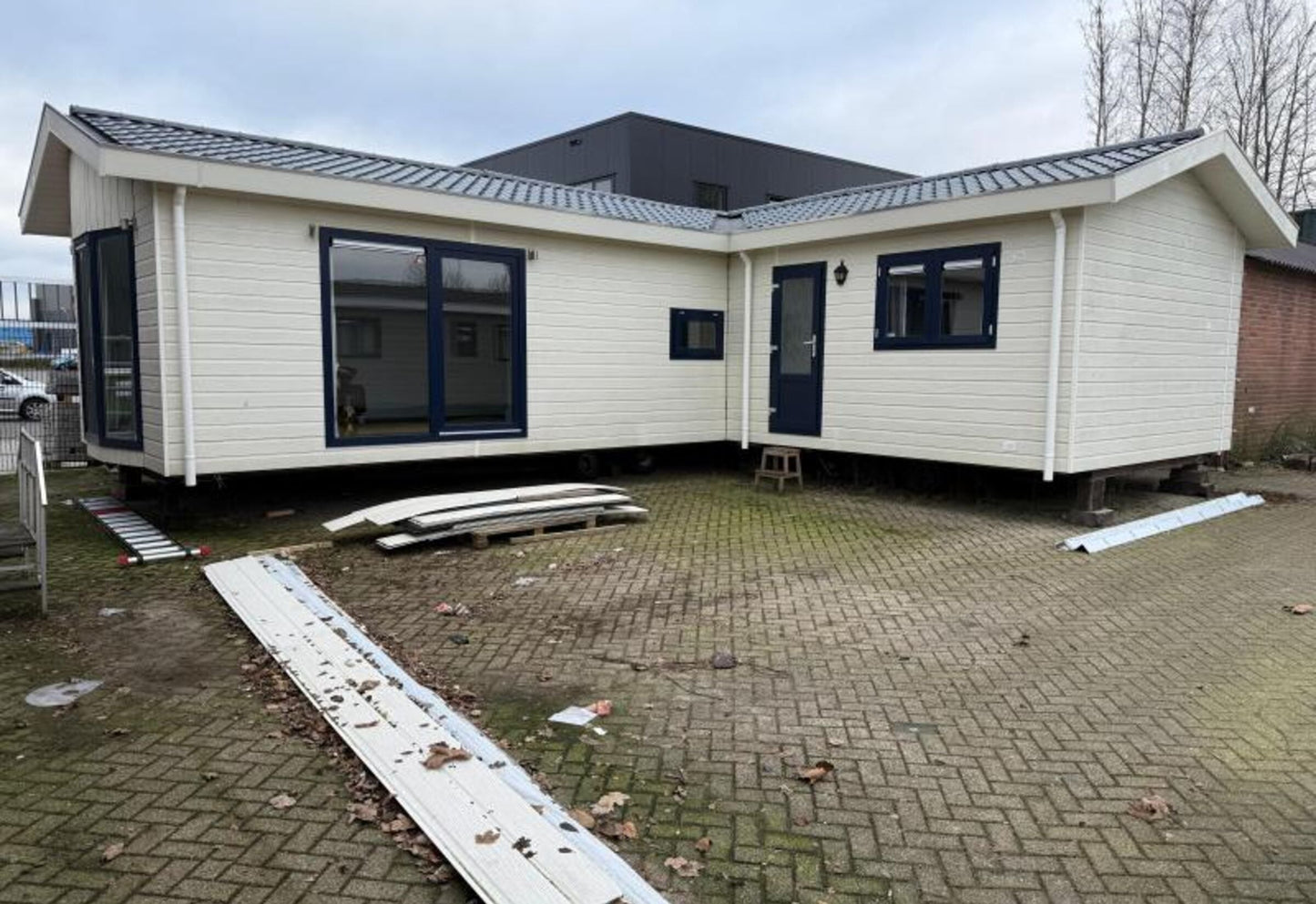 CASA MÓVIL FORMA L (10,35 X 8,55 M)