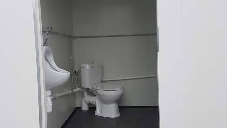 REMOLQUE SANITARIO CON DOBLE ASEO