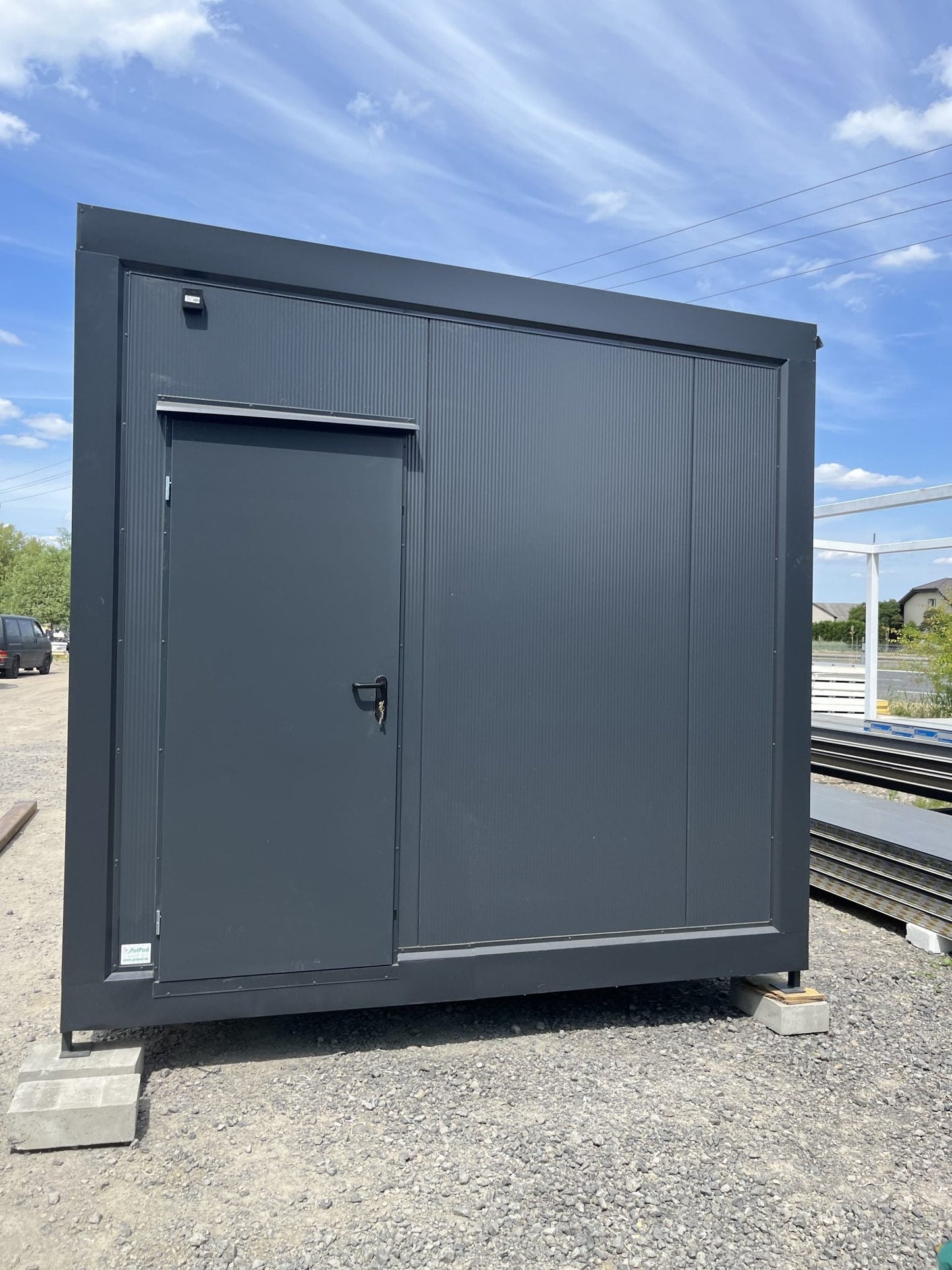 CONTENEDOR SANITARIO-2 URINARIOS-2 INODOROS-2 LAVABOS-DUCHA CON CALDERA (4X3X2,9M)