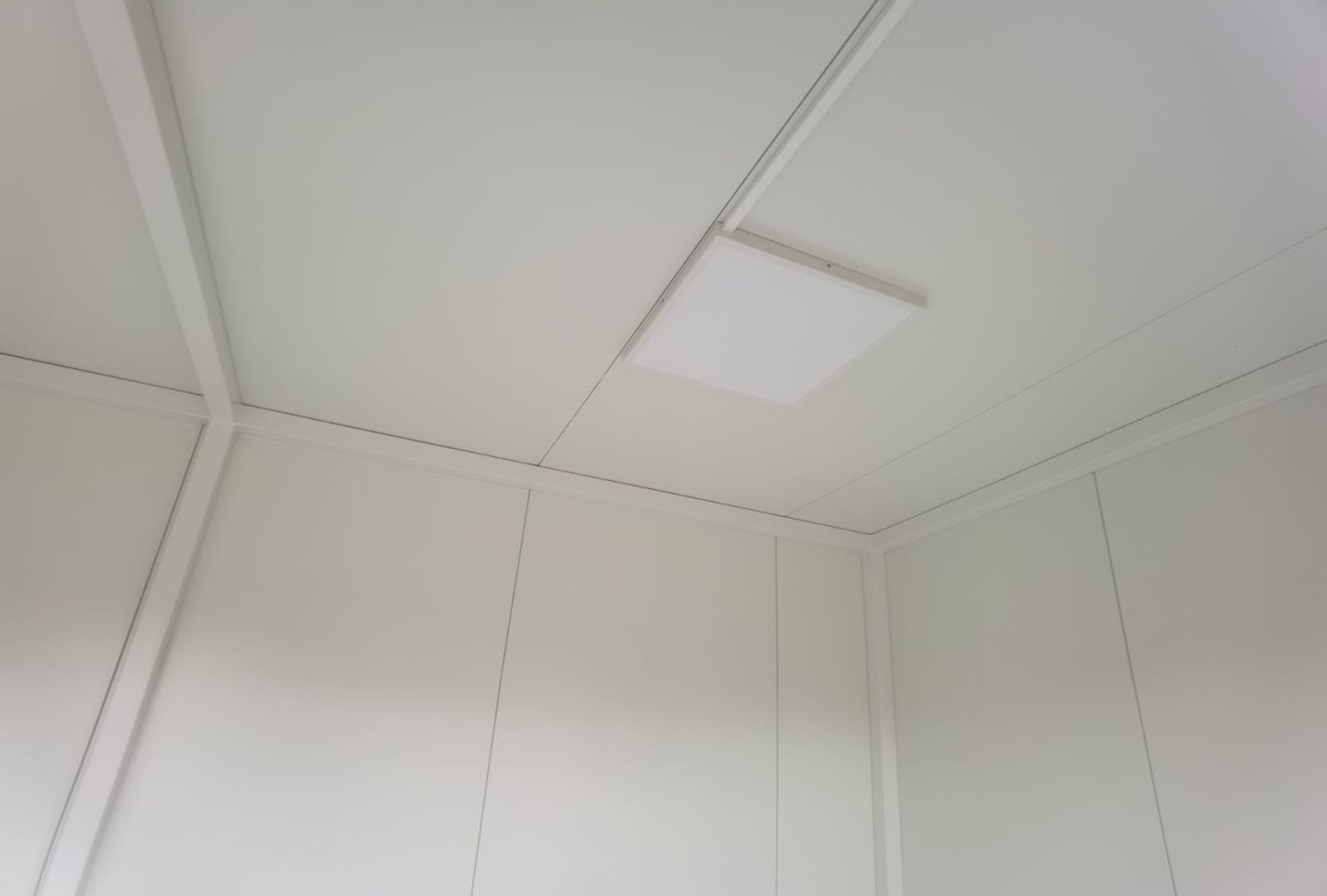 OFICINA MODULAR / SALA DE EXPOSICION