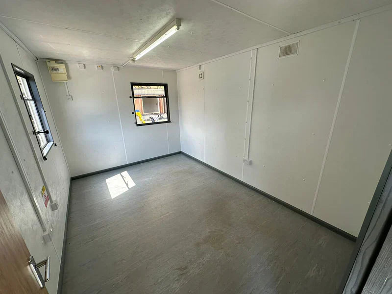 CONTENEDOR OFICINA 9,7 X 3 M