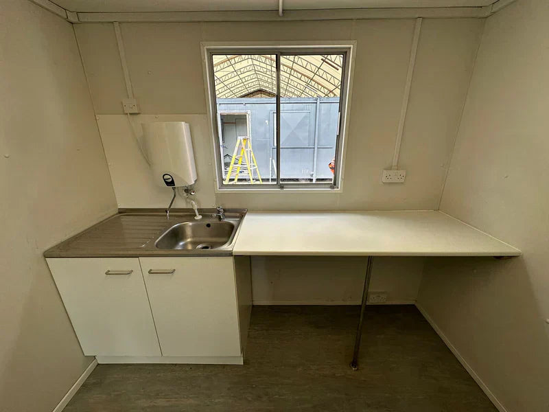 CONTENEDOR DE OFICINA 7,3 X 2,7 M