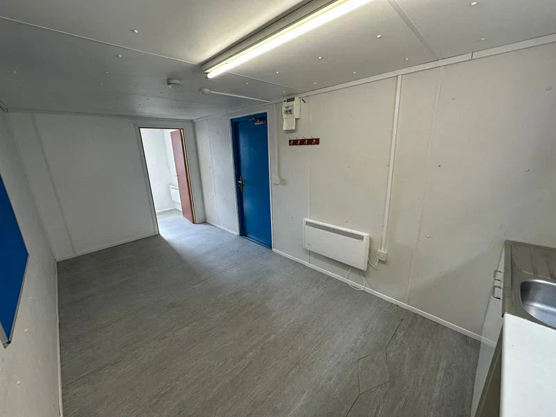 CONTENEDOR DE OFICINA 7,3 X 2,7 M