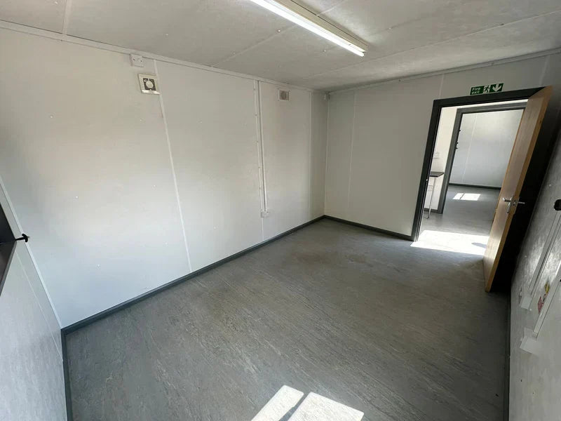 CONTENEDOR OFICINA 9,7 X 3 M