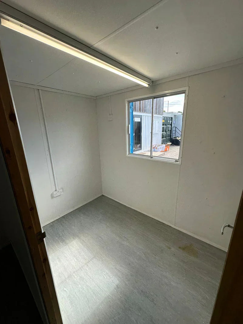 CONTENEDOR DE OFICINA 7,3 X 2,7 M