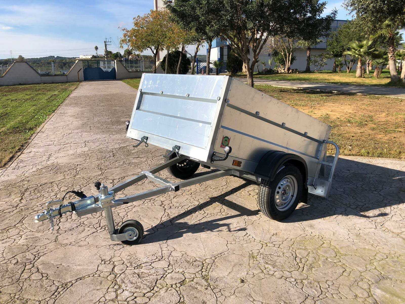 Remolque Basculante por Inercia