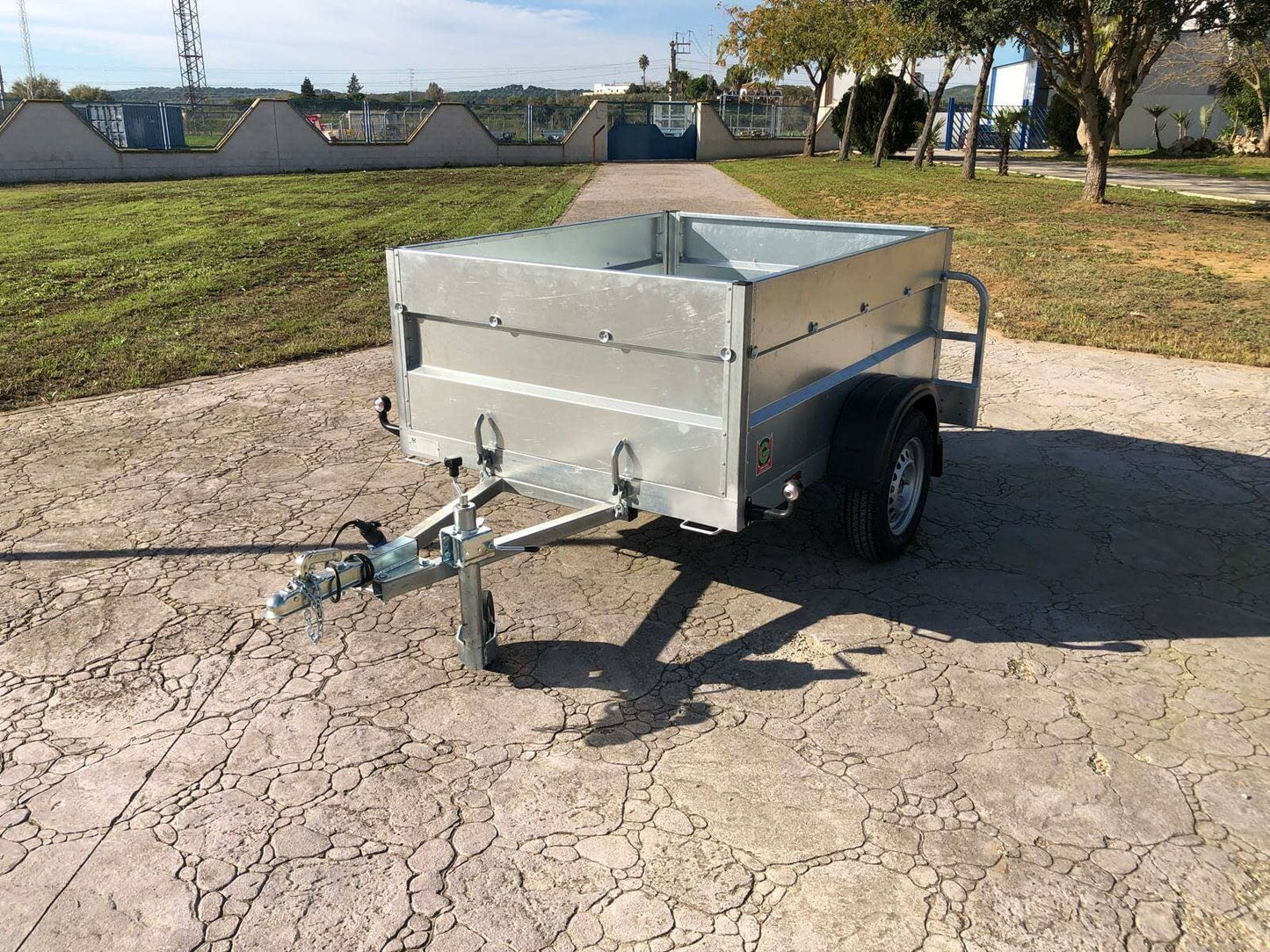 Remolque Basculante por Inercia