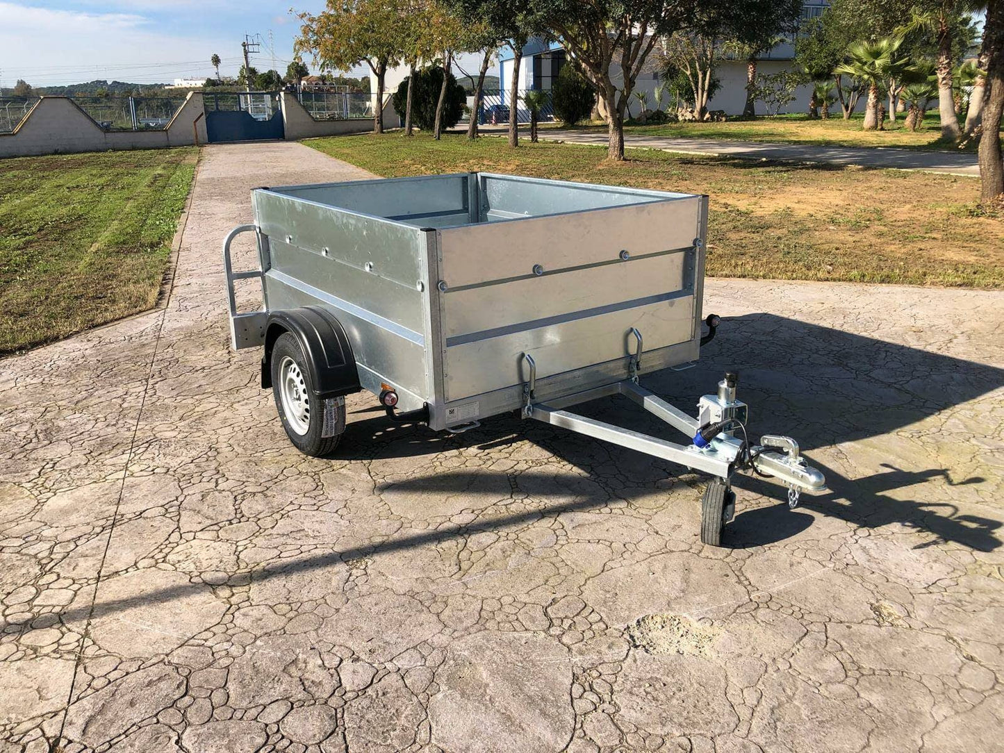 Remolque Basculante por Inercia