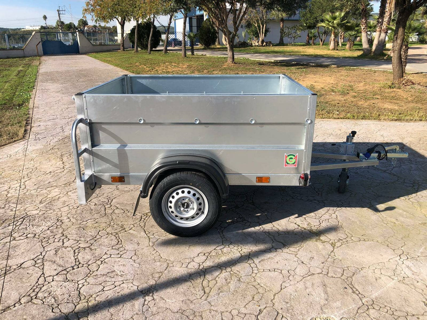 Remolque Basculante por Inercia