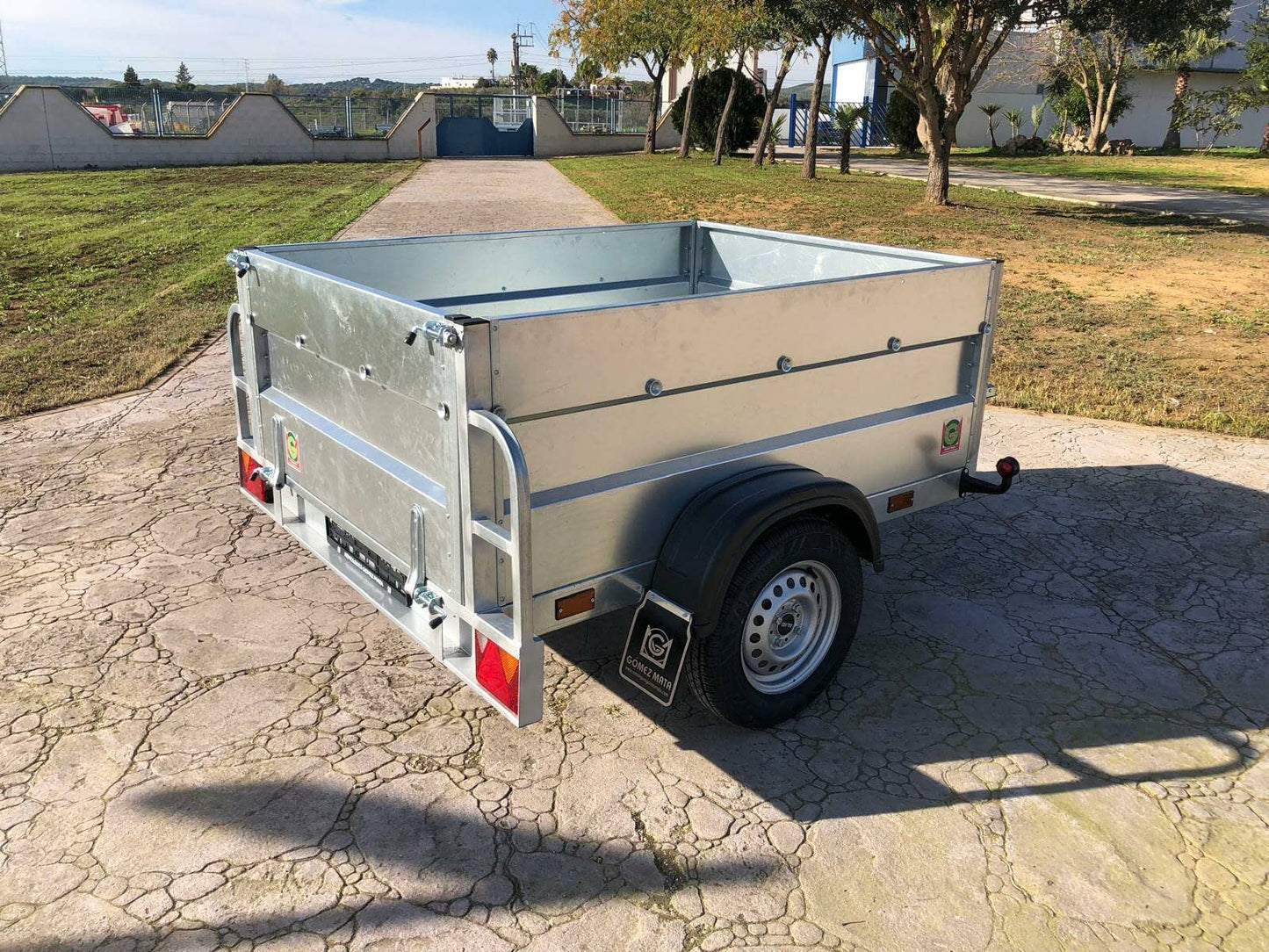 Remolque Basculante por Inercia