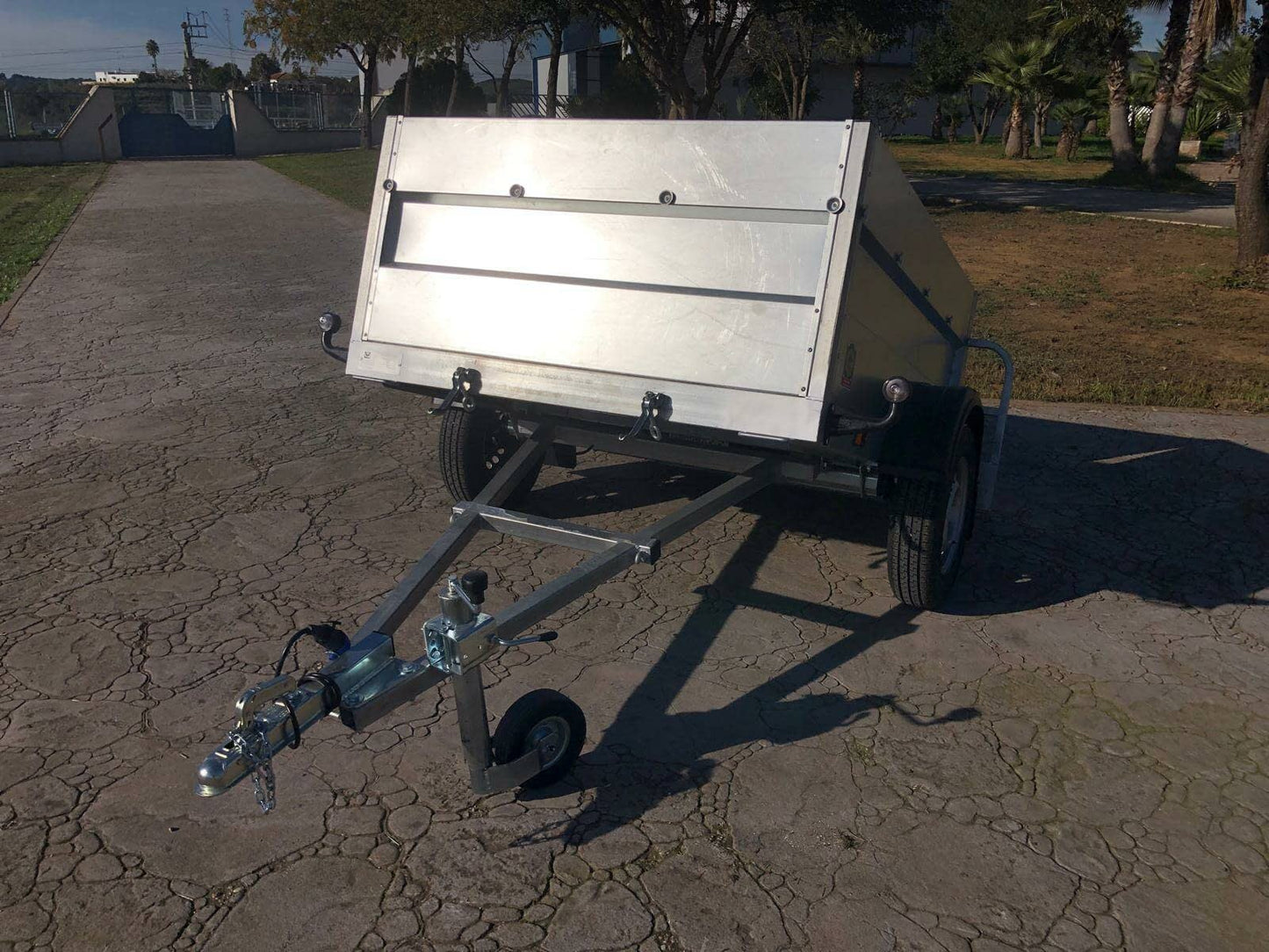 Remolque Basculante por Inercia