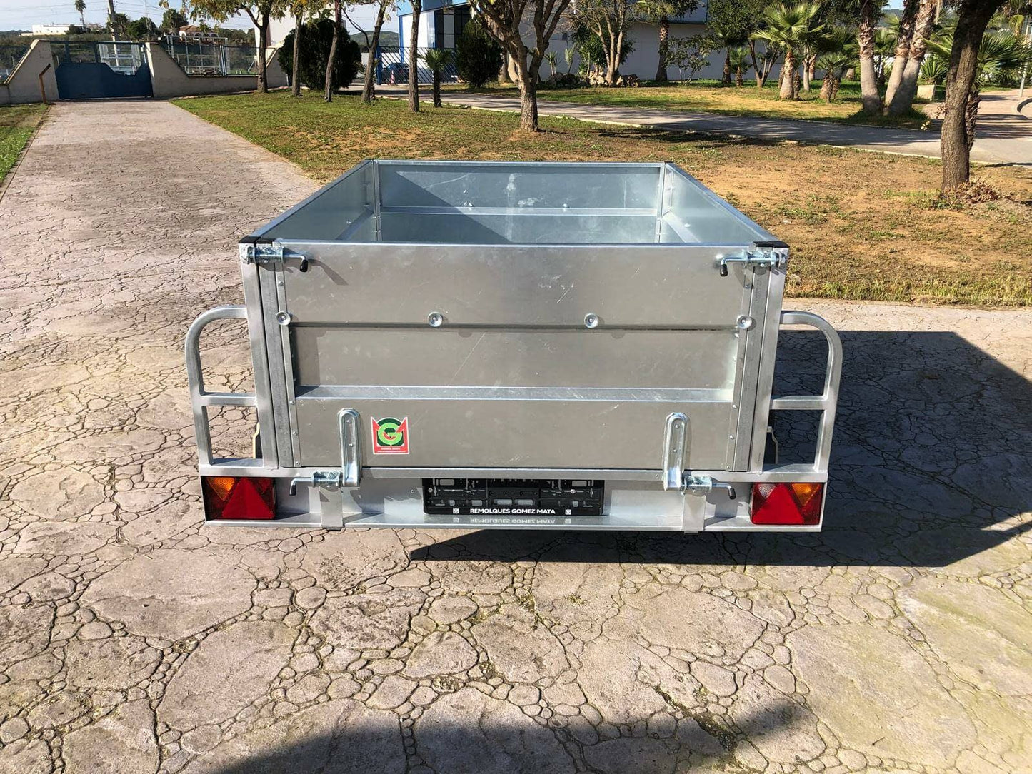 Remolque Basculante por Inercia