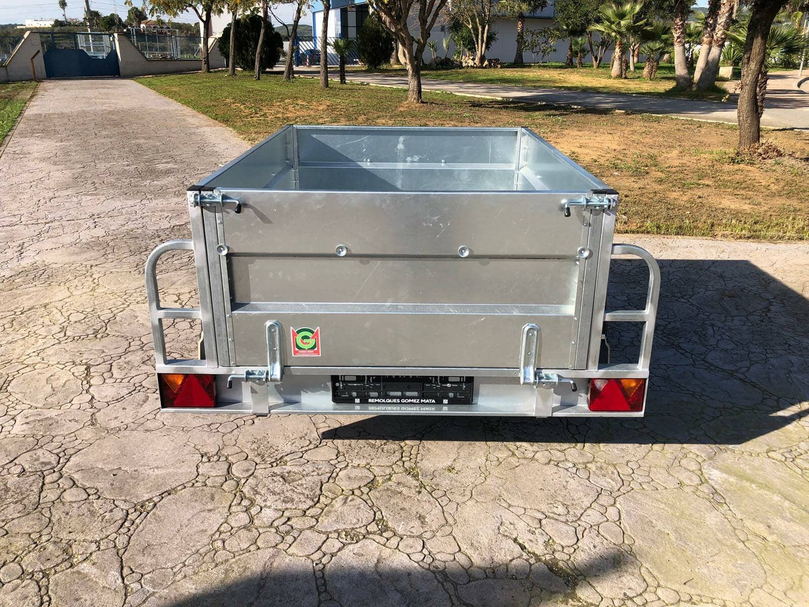 Remolque Basculante por Inercia