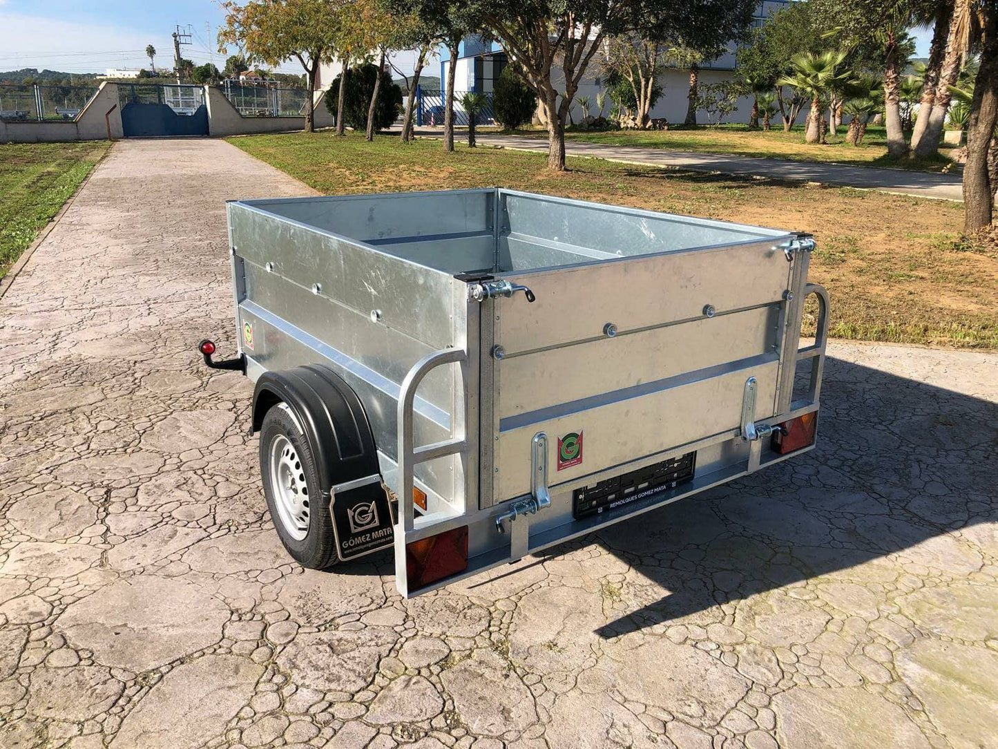 Remolque Basculante por Inercia