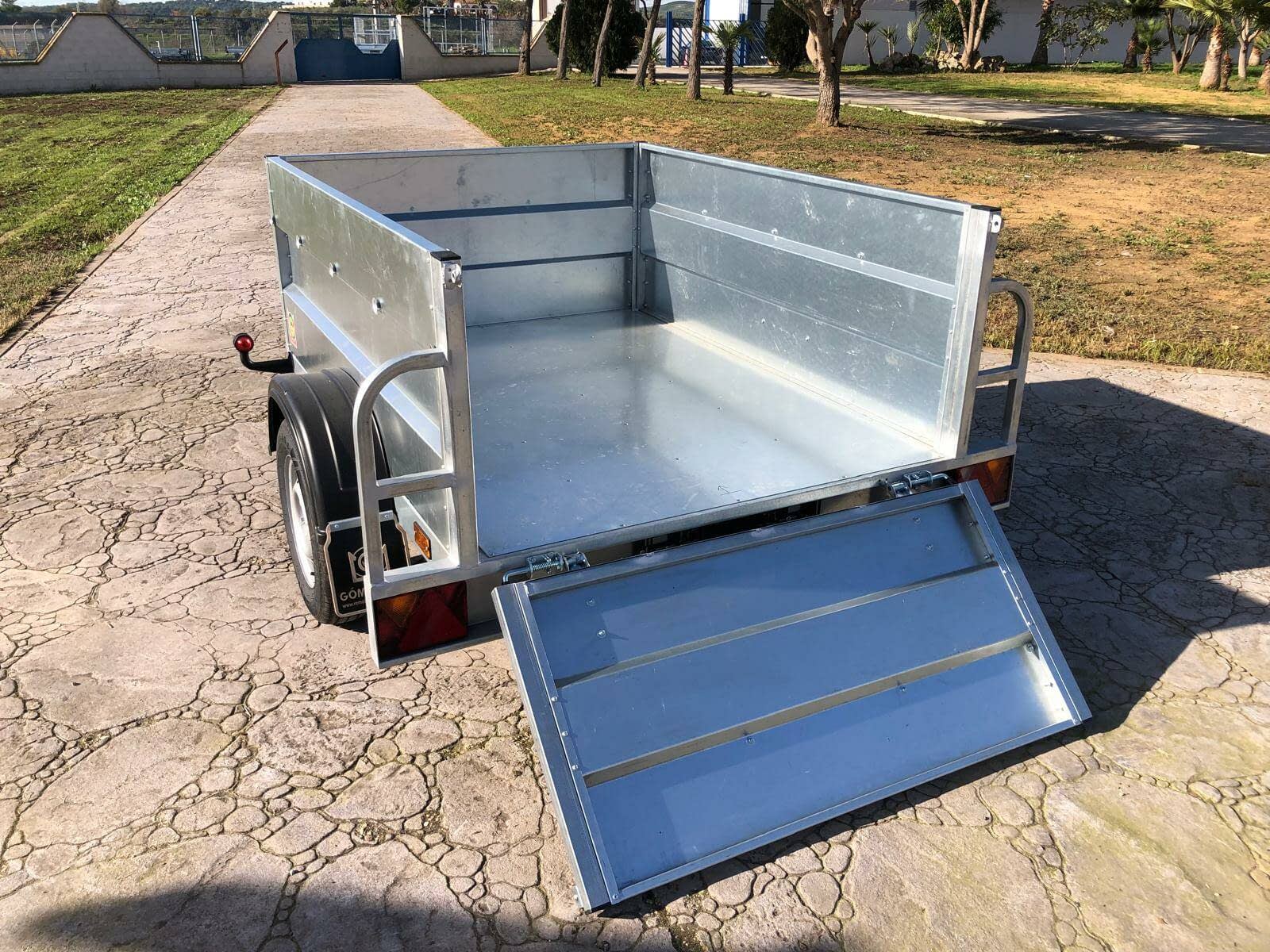 Remolque Basculante por Inercia