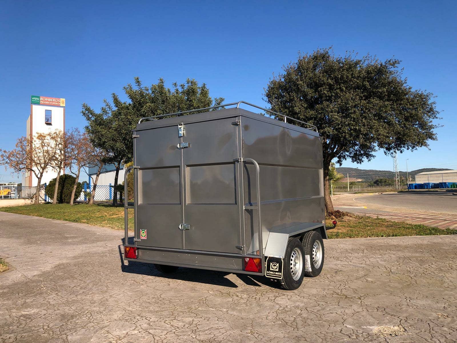 Remolque Caja Cerrada 2 Ejes 2500X1550X1450