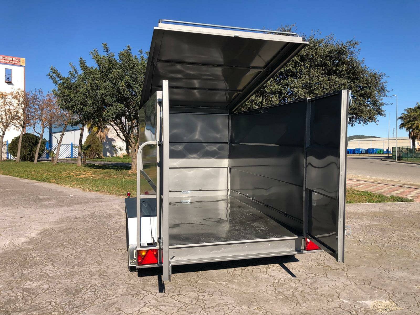 Remolque Caja Cerrada 2 Ejes 2500X1550X1450